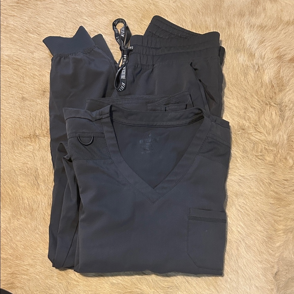 Med Couture Touch Scrub Set